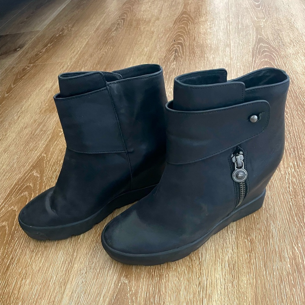 Max studio black wedge bootie size 6